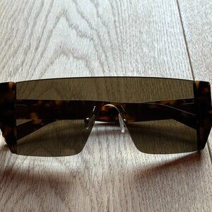 Cool, modern sunglasses by Max Mara!  MM Lina II